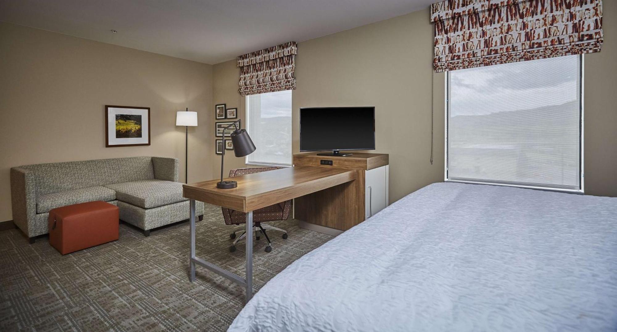 Hampton Inn & Suites Roseburg Buitenkant foto