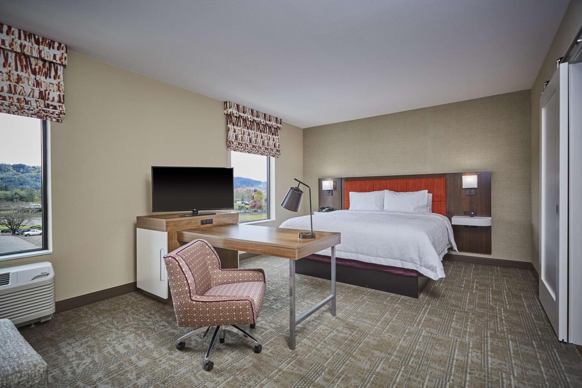 Hampton Inn & Suites Roseburg Buitenkant foto